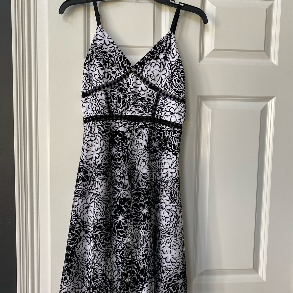 Black and white Aqua dress with adjustable straps. Lace design under bust.